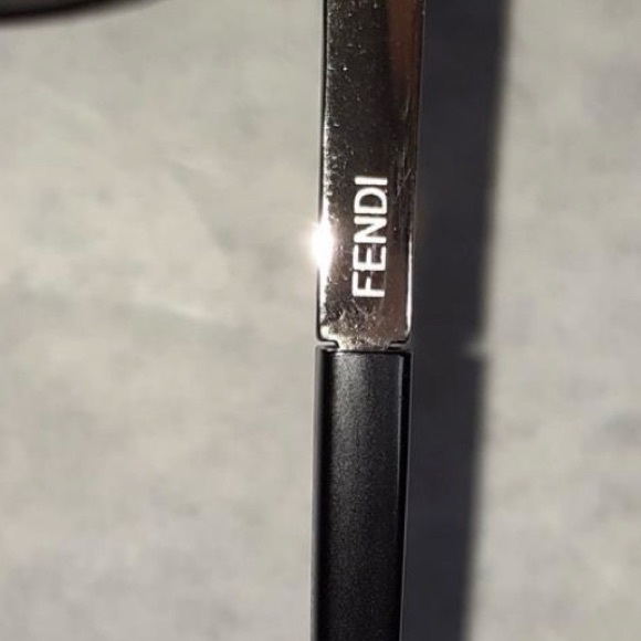 Fendi Black Oversized Sunglasses - Picture 6 of 9